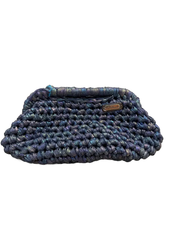 Moniga, Pochette blu iridescente
